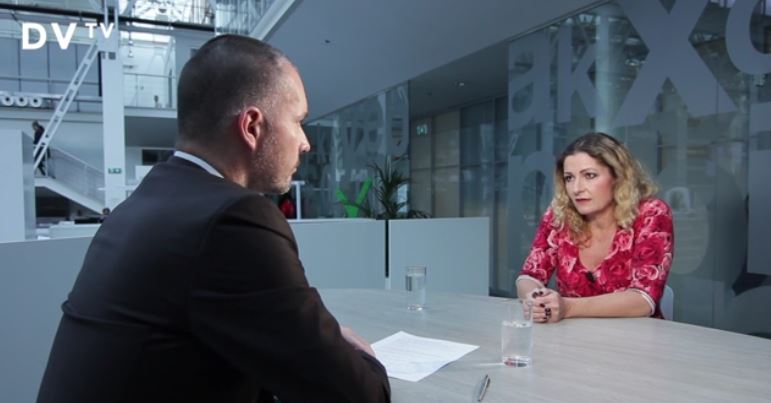 Janouch blir intervjuad