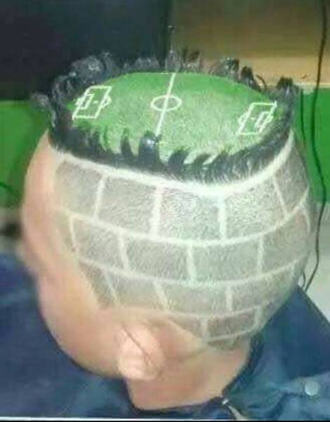 9 Model Potongan Rambut Nyentrik yang Bikin Pusat Perhatian 9 Model Potongan Rambut Nyentrik yang Bikin Pusat Perhatian
