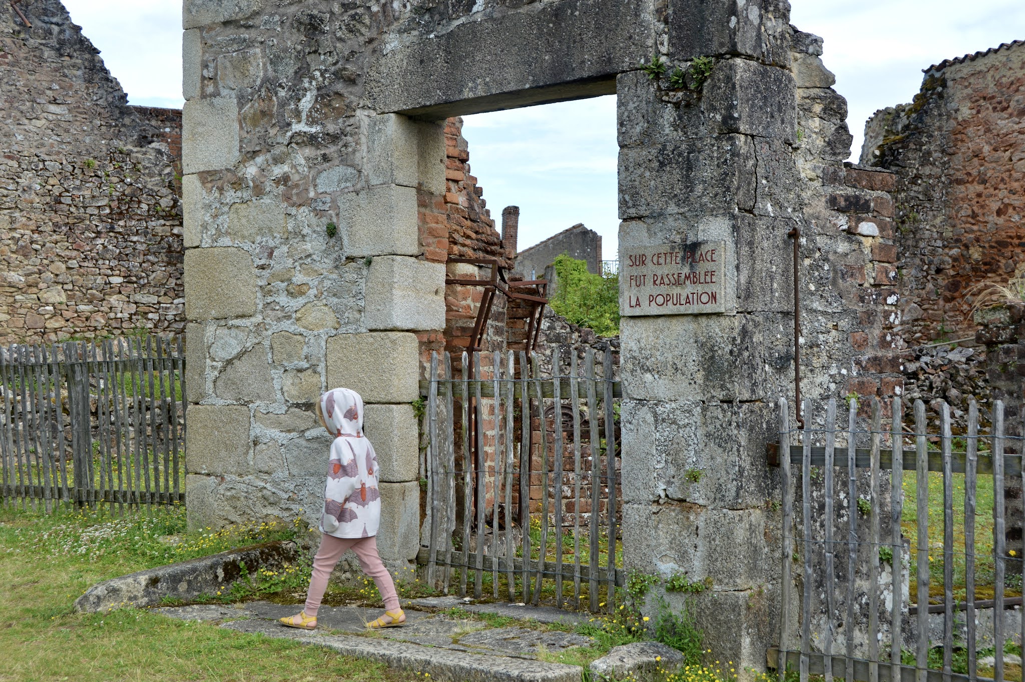 VACANCES-FAMILLE-DÉPARTEMENTALES-ORADOUR-HISTOIRE