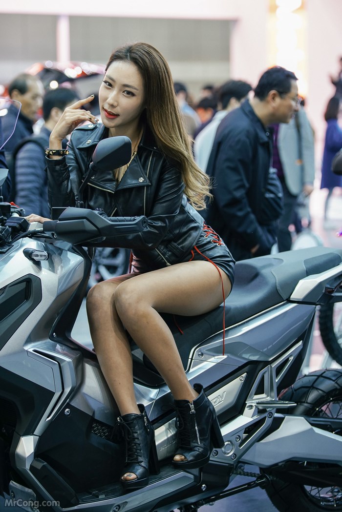 Kim Tae Hee&#39;s beauty at the Seoul Motor Show 2017 (230 photos) photo 5-10