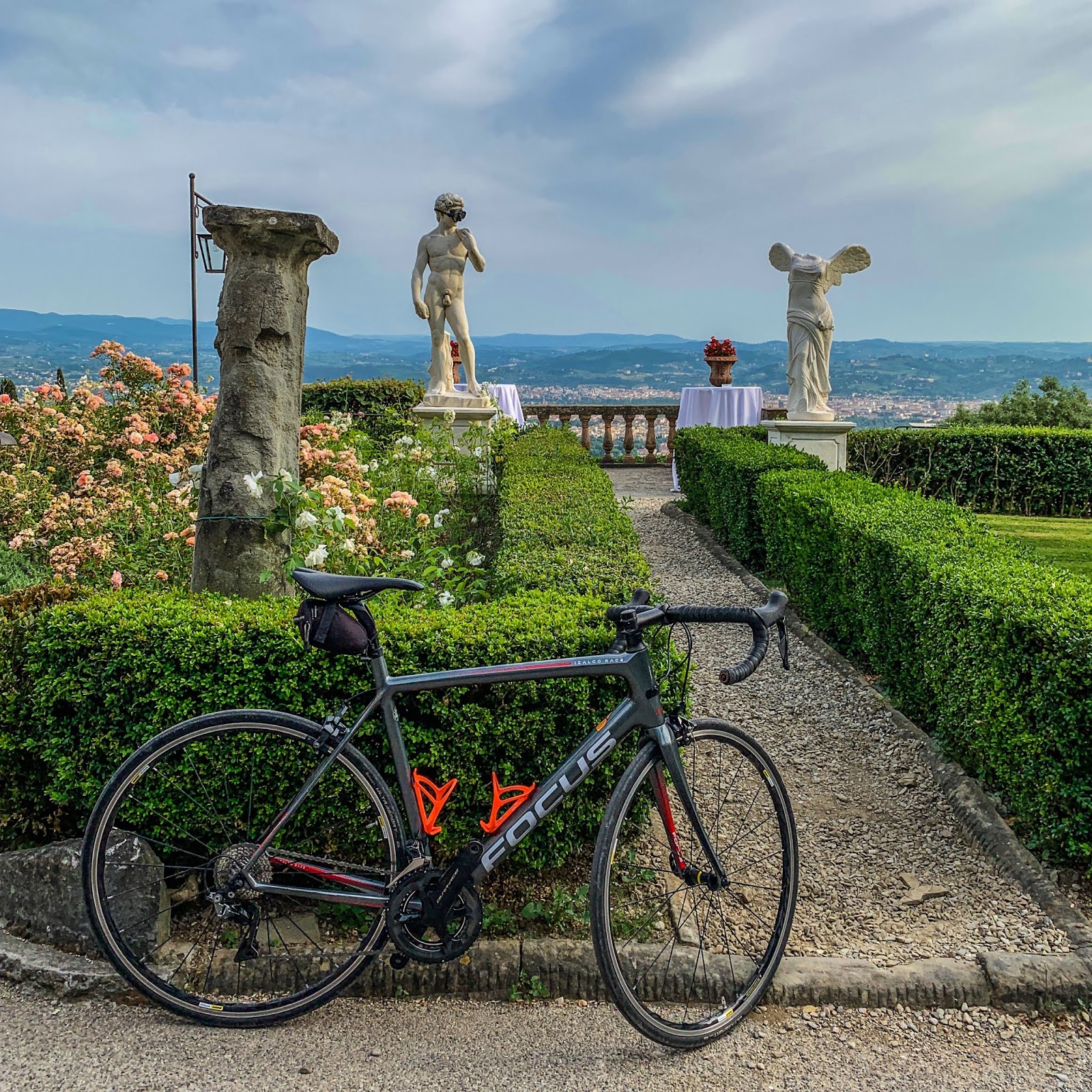 Full carbon road bike rental delivered at Belmond Villa San Michele in