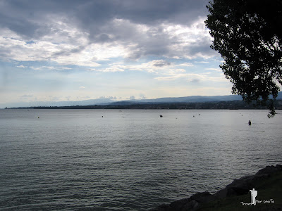 Lacul intr-o zi cu nor