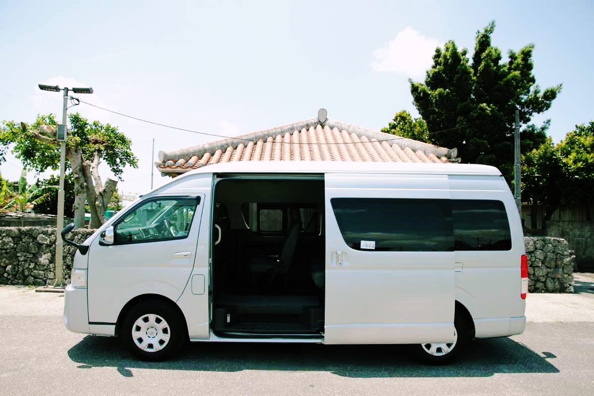 Toyota Hiace: Raja Jalan Raya untuk Pariwisata Indonesia