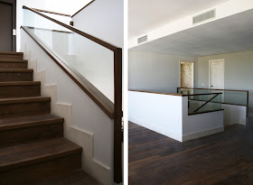 Barandilla de escalera de madera y vidrio|Espacios en madera