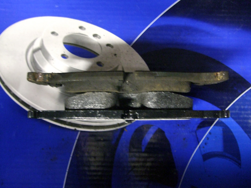 BMW E46 Rear Brake Discs and Pads Replacement