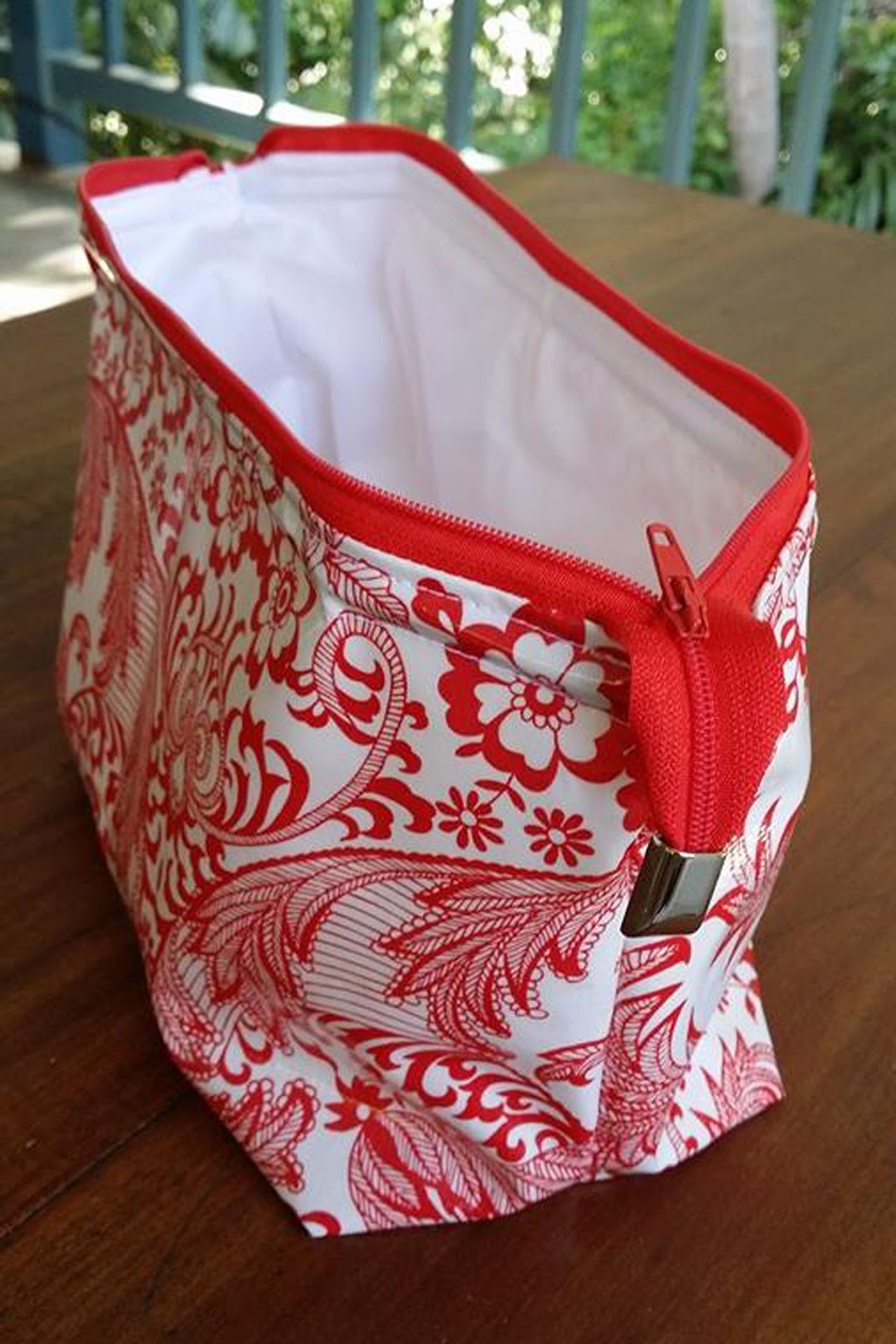 Emmaline Bags: Sewing Patterns and Purse Supplies: The Retreat Bag - A FREE Sewing Tutorial