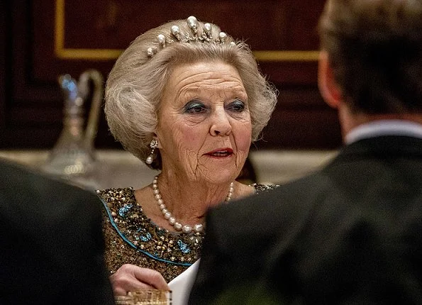 Queen Maxima wore Jan Taminiau gown and House Diamonds Necklace. Princess Beatrix was attended the state banquet. She wore the Antique Pearl tiara