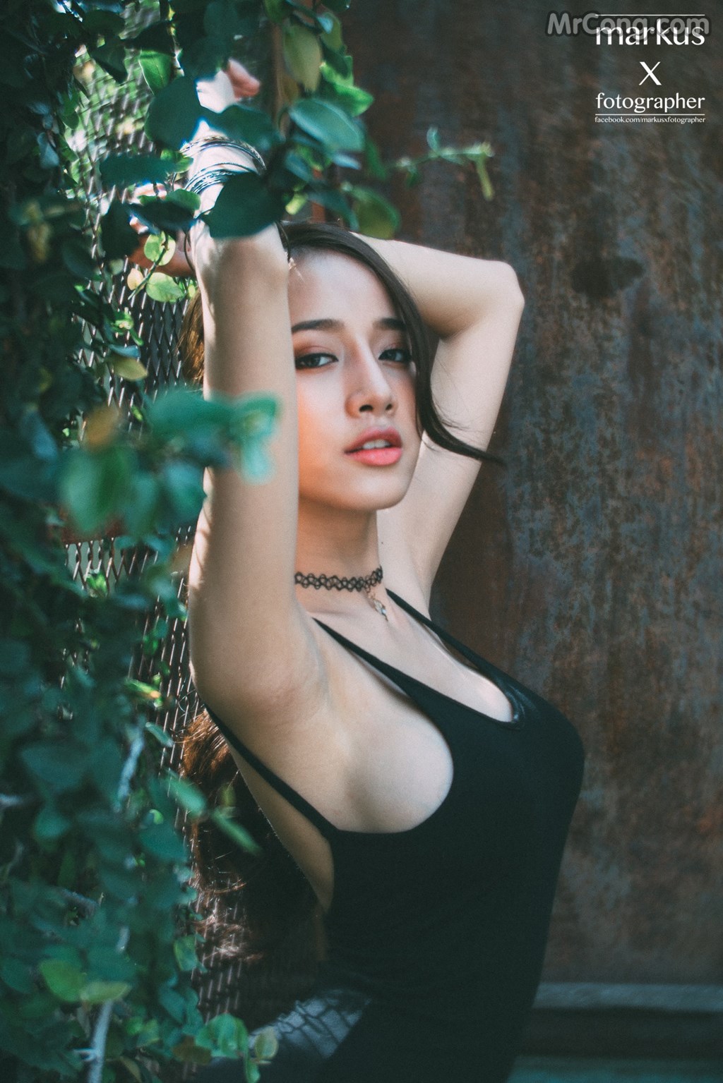 Beautiful Pichana Yoosuk shows off her figure in a black swimsuit (19 photos) photo 1-5