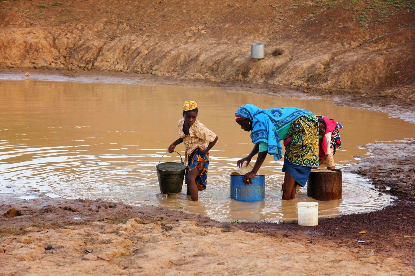В африке нет воды возьми. Питьевая вода в Африке. Дефицит воды.