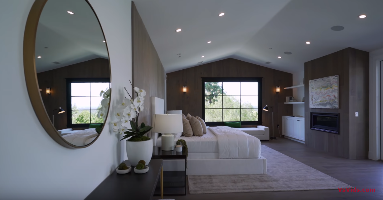 31 Photos vs. Touring a $7,495,000 ENCINO Mansion with 300 Ft Private Driveway! - Luxury Home Tour 31 Photos vs. Touring a $7,495,000 ENCINO Mansion with 300 Ft Private Driveway! - Luxury Home Tour