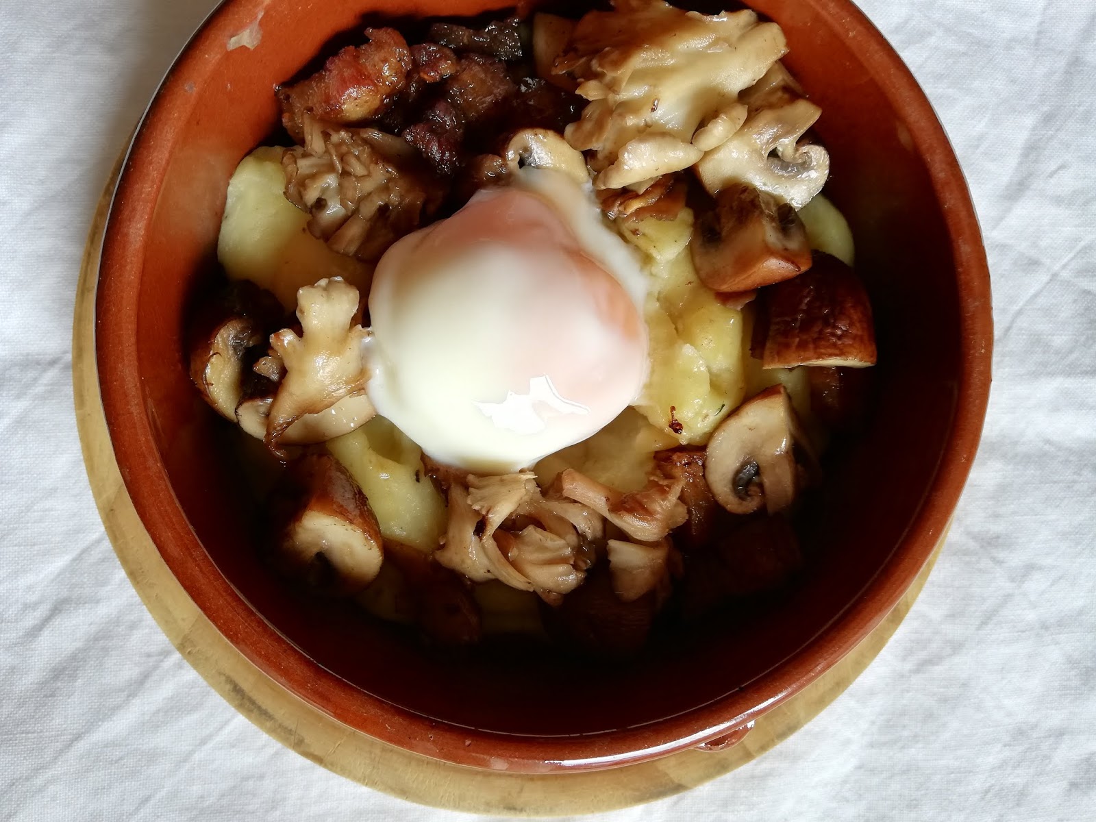 Receta de huevo poché con paleta y setas - Petramora