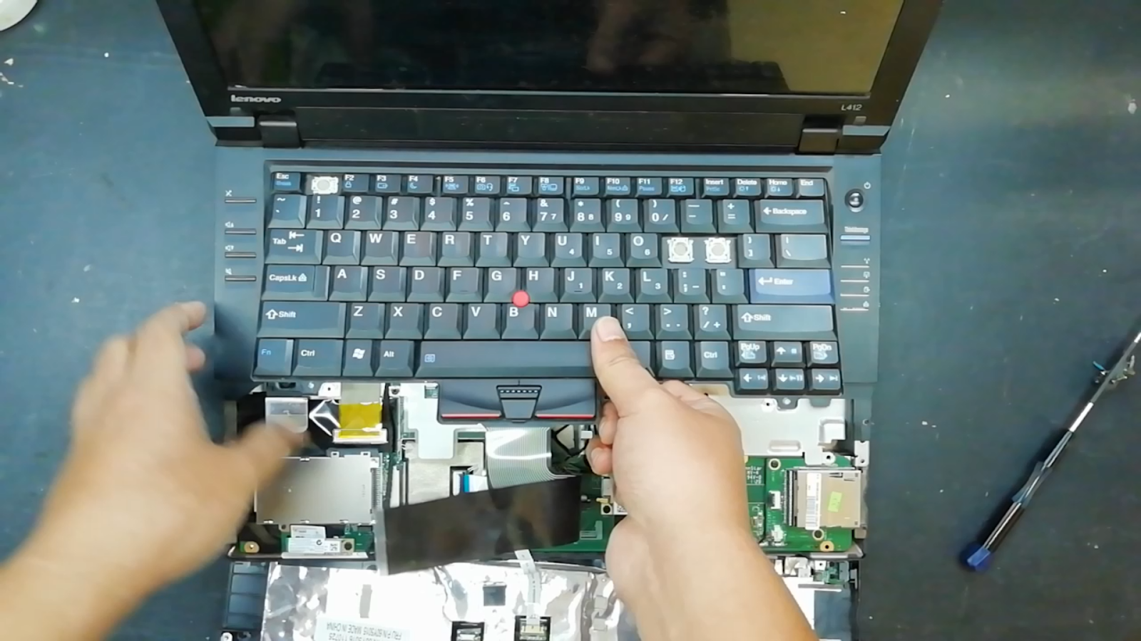 Cara Mengganti Keyboard Lenovo Thinkpad L412 L410 Service Laptop Jogja