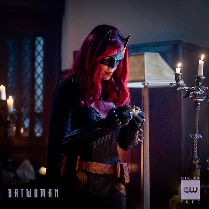Batwoman Saison 3 Episode 5 SNEAK PEEK: "Batwoman: Grinning From Ear To Ear"