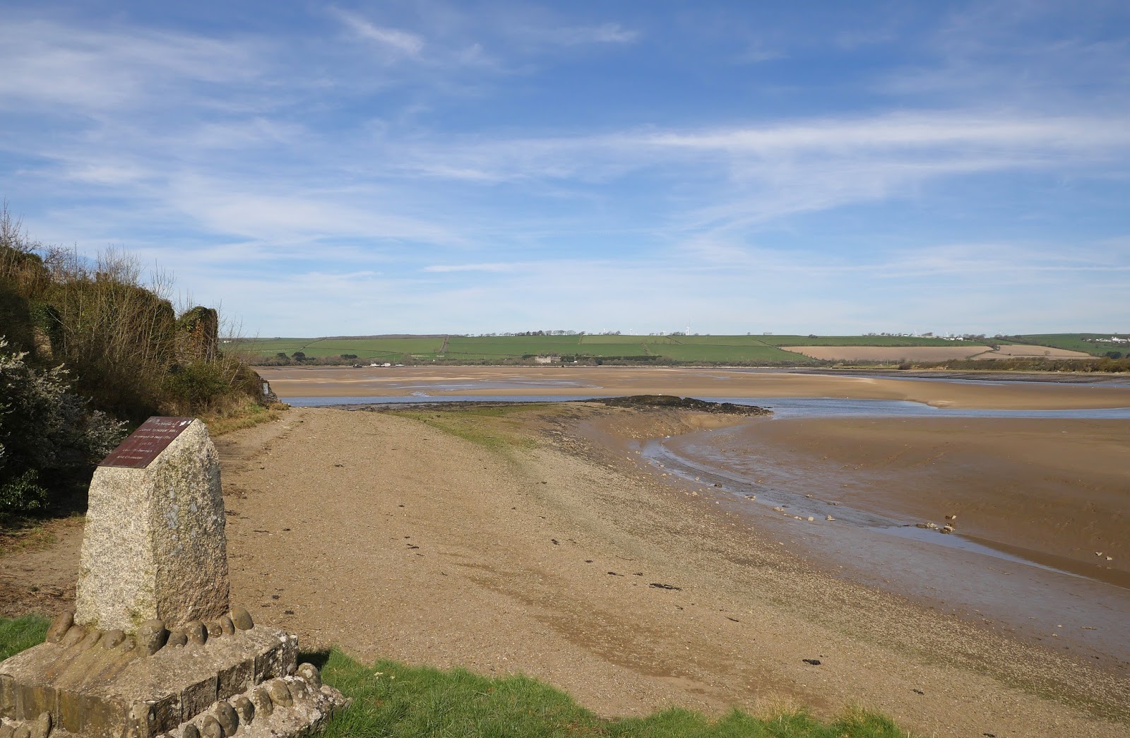Walking in the country Instow to Barnstaple (South West Coast Path 93)