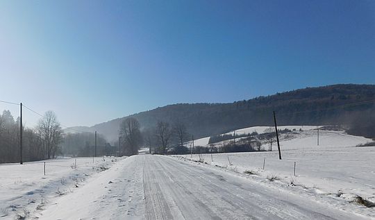 Zaraz za mostem nikną zabudowania.