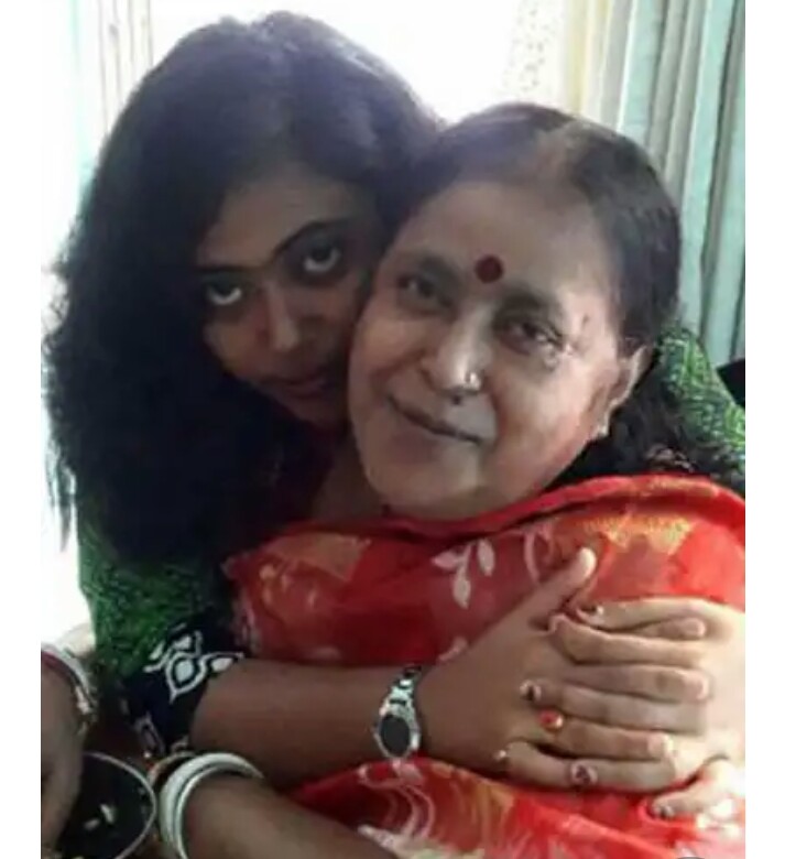 মায়ের মৃত্যুর কয়েক মাসের মধ্যেই স্ত্রীকে হারালেন অনুব্রত মণ্ডল 1 মায়ের মৃত্যুর কয়েক মাসের মধ্যেই স্ত্রীকে হারালেন অনুব্রত মণ্ডল