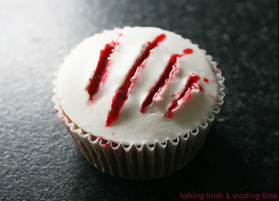 Claw cupcake blood tutorial