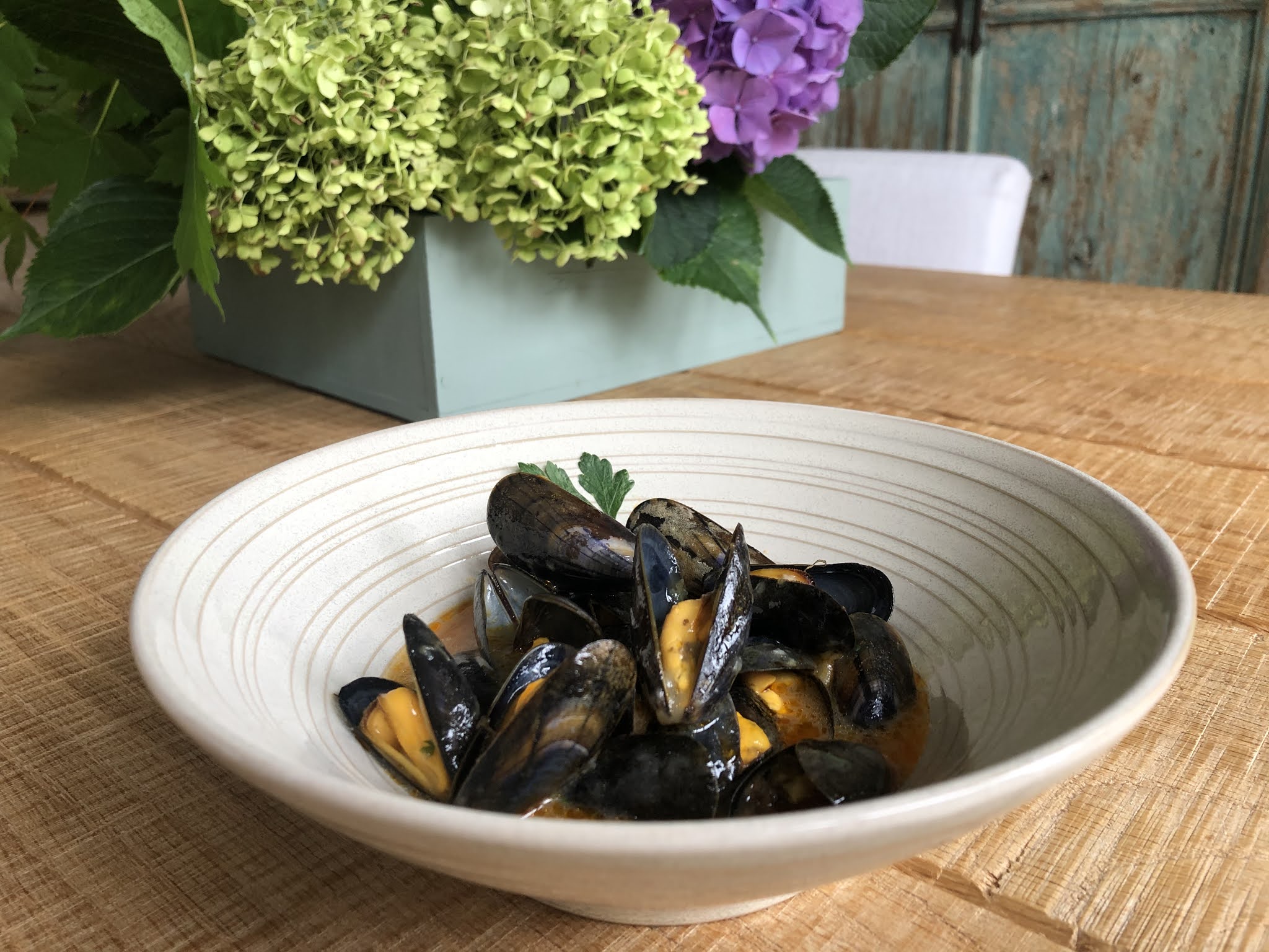 Mejillones de roca con salsa