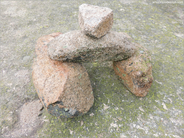 Cairns en Cadillac Mountain en el Parque Nacional Acadia Cairns en Cadillac Mountain en el Parque Nacional Acadia