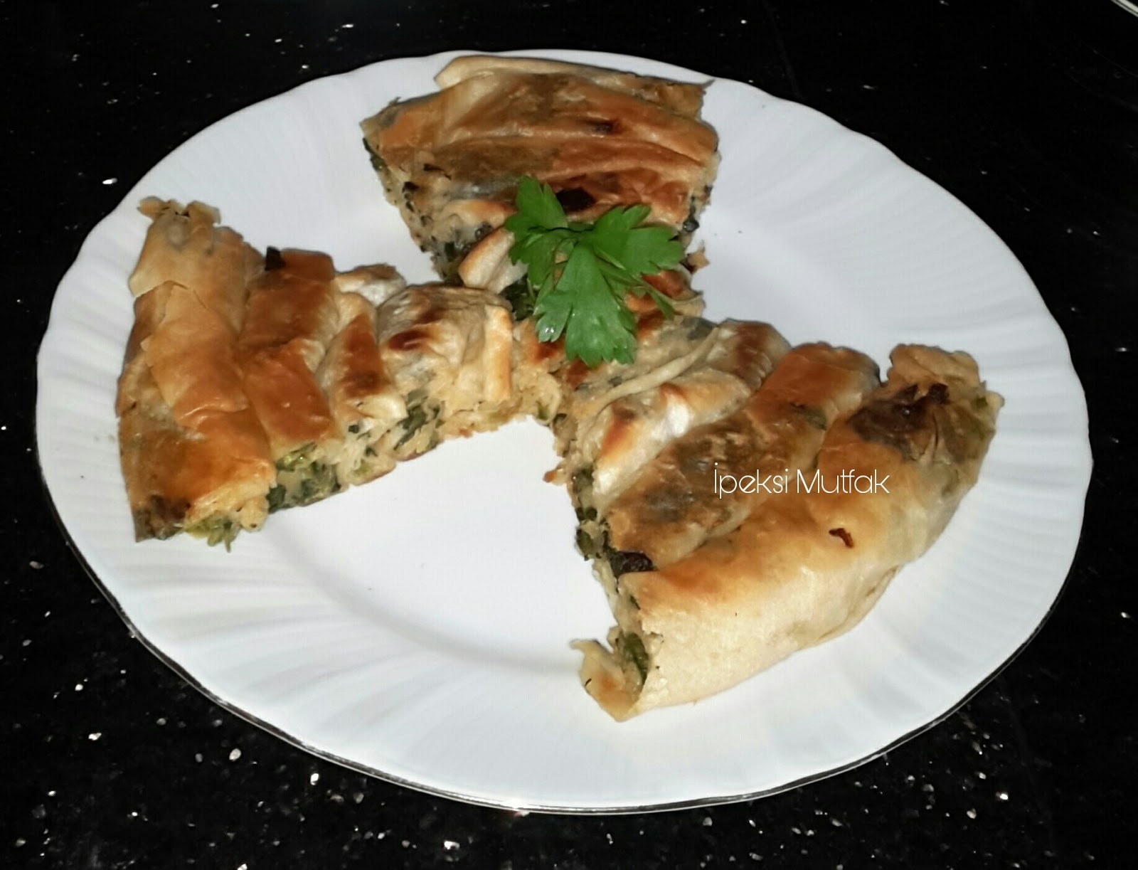 İpeksi Mutfak Ispanaklı Tava Böreği