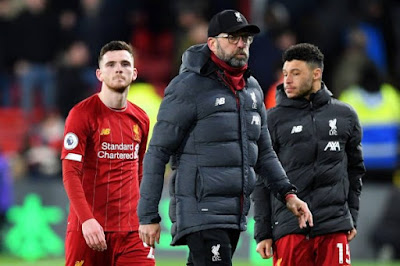 ليفربول يسقط من على عرش لقب الفريق الأقوى في الفرق الإنجليزية بعد هزيمة مدوية بالأمس ليفربول يسقط من على عرش لقب الفريق الأقوى في الفرق الإنجليزية بعد هزيمة مدوية بالأمس