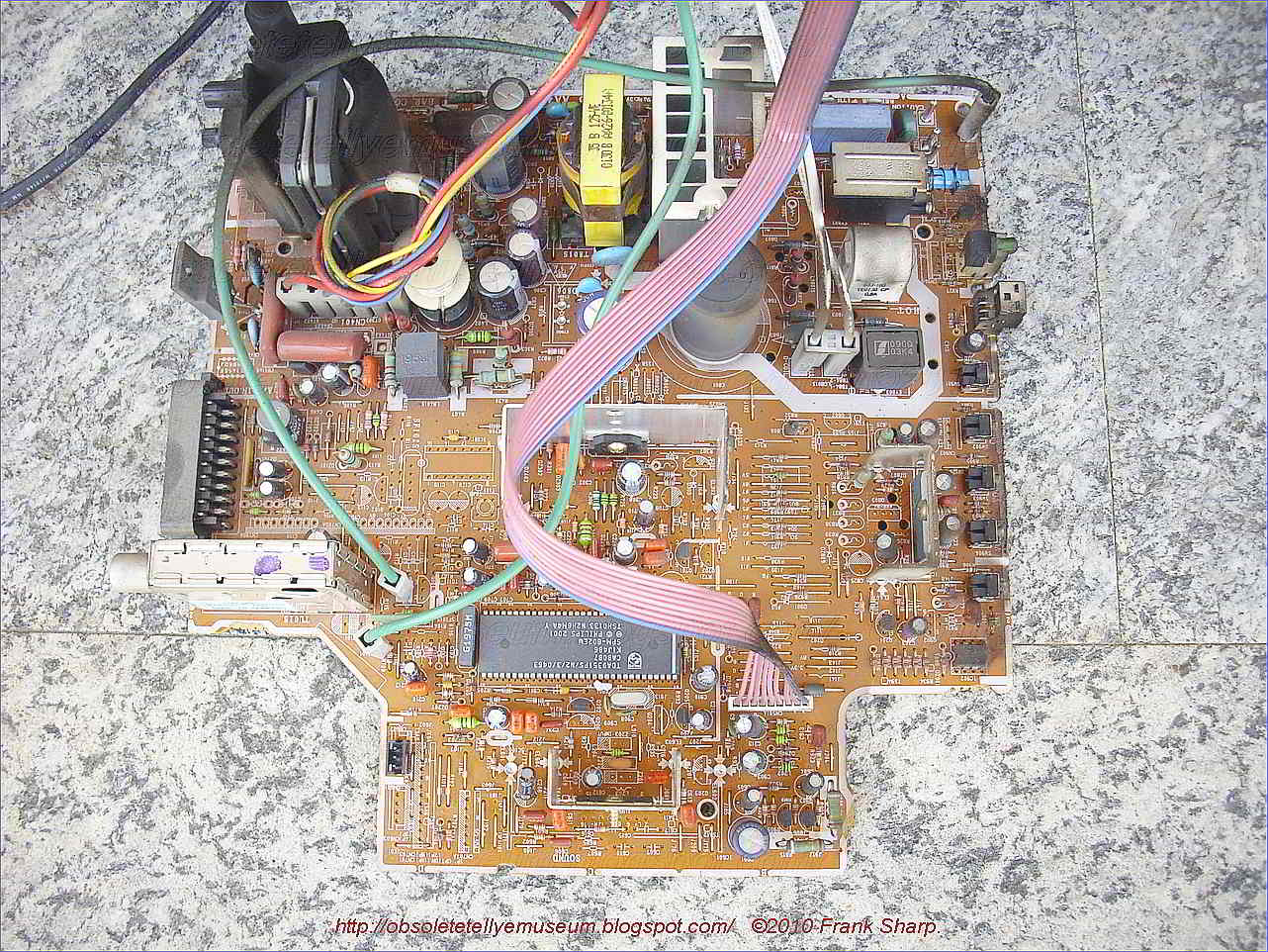 Obsolete Technology Tellye !: SAMSUNG CB-20F12T CHASSIS KS1A INTERNAL VIEW
