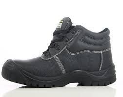 giày bảo hộ đảm bảo an toàn khi lao động