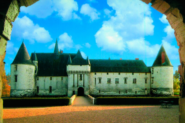 Вид на ворота замка со стороны переднего двора.
