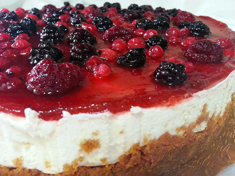 tarta de queso con frutos del bosque