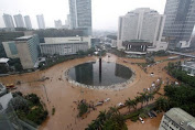 Banjir Mengajari Kita Bahwa Harta yang Kita Cari Mati-Matian Bisa Hilang Dalam Sekejap