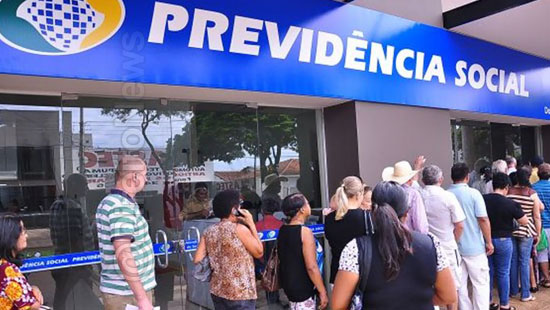 Benefício previdenciário: ações para sair da fila do INSS disparam na  Justiça Federal