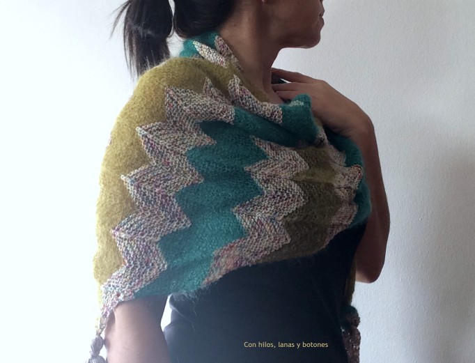 Con hilos, lanas y botones: Cheri Chevron Shawl