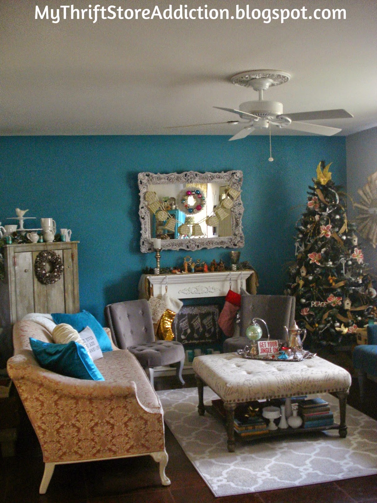 Living room Christmas decor