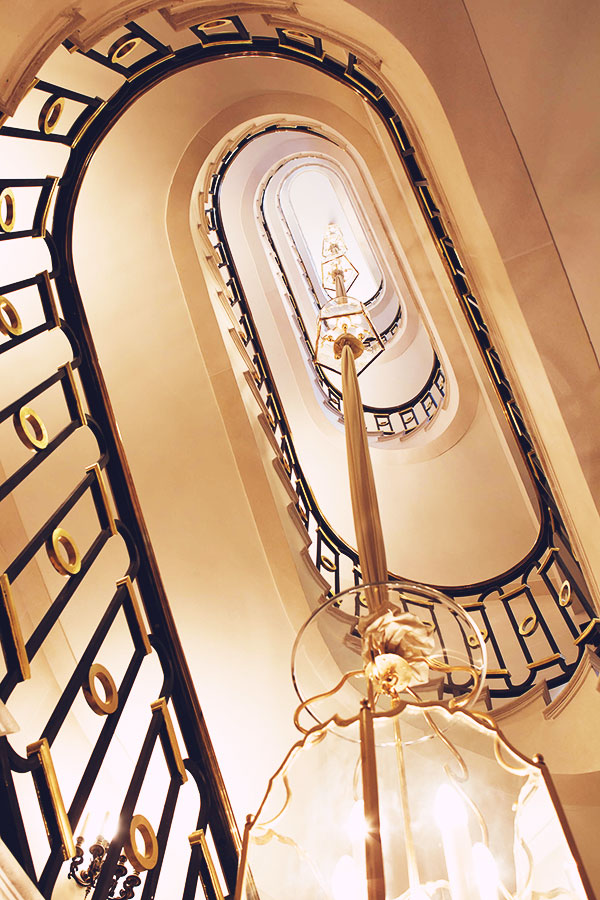 Travel Guide | Places: La Réserve Hotel, Paris