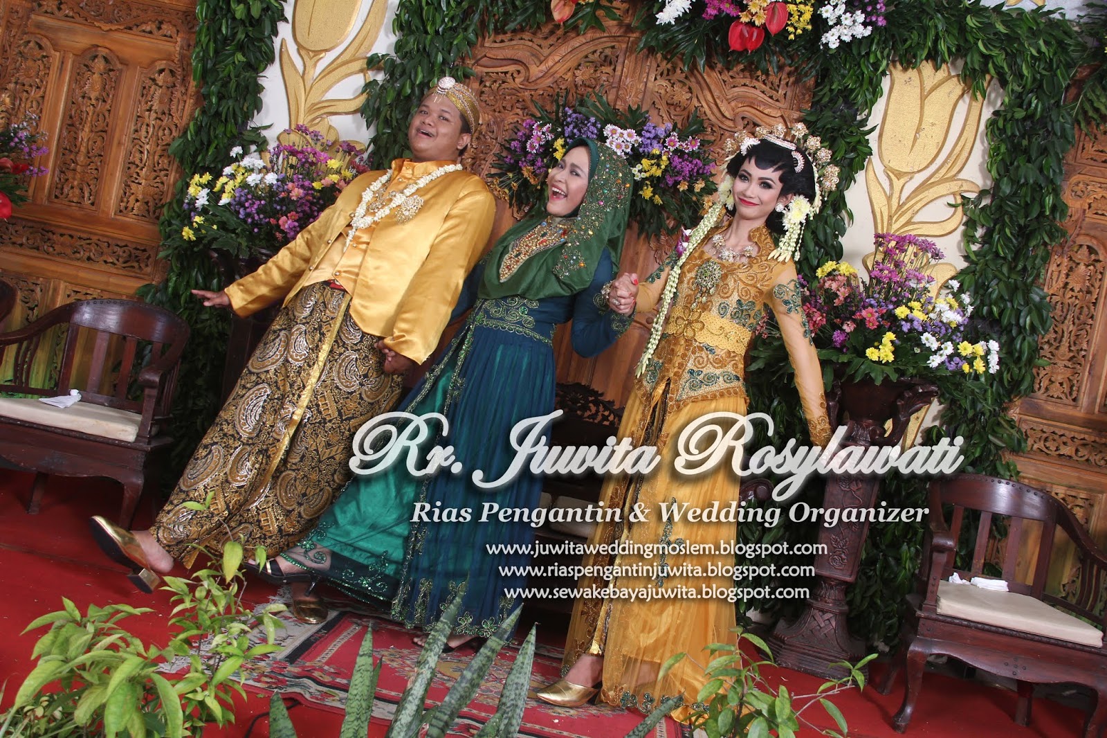 gaun pernikahan bercadar warna kuning emas