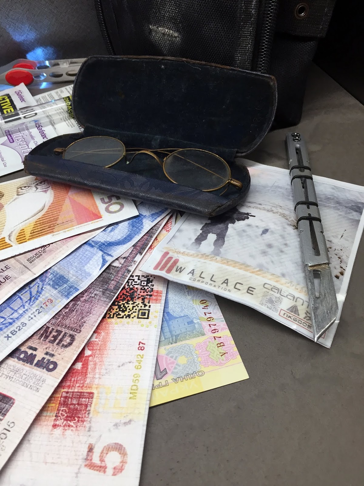 Blade Runner 2049 Sapper's Medical Kit, Vintage Eye Glasses, Scalpel