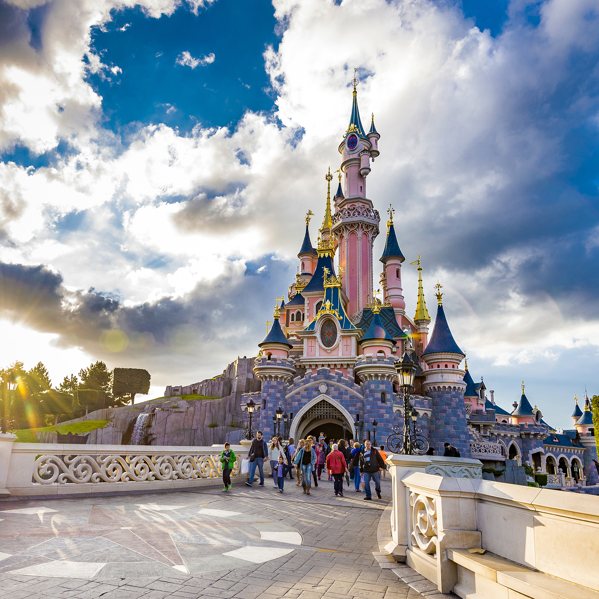 Dedicated to DLP on X: The stunning Sleeping Beauty Castle - Disneyland  Paris press photo from November 2006  / X