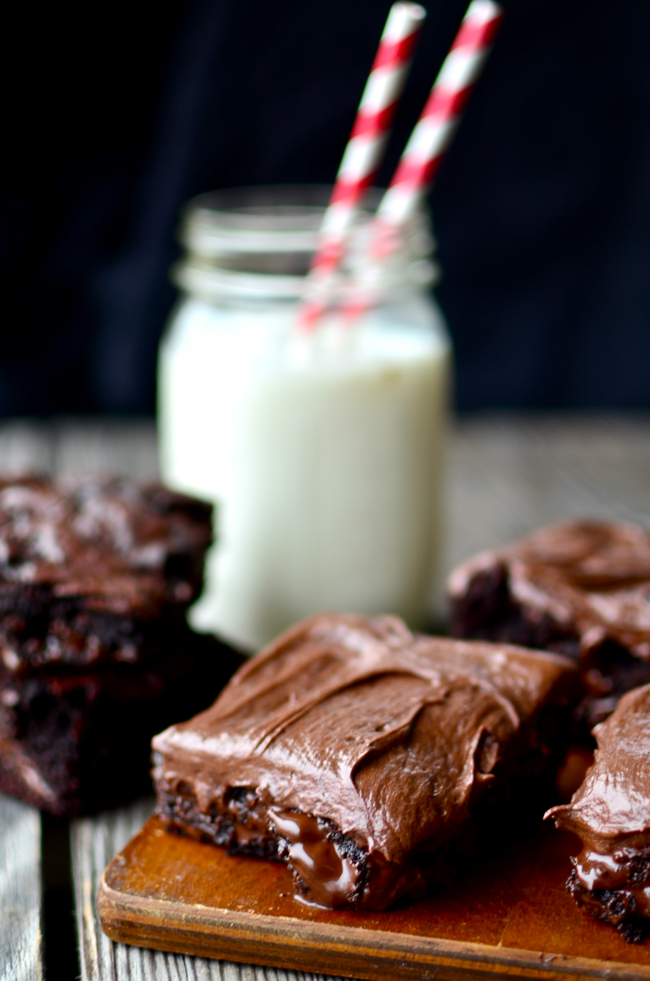 http://www.yammiesnoshery.com/2015/04/chewy-gooey-brownies-with-creamy-chocolate-frosting.html