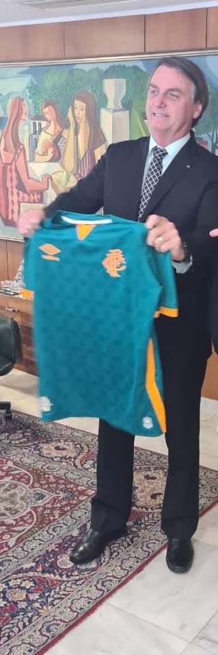 Bolsonaro com a camisa do fluminense Clearance