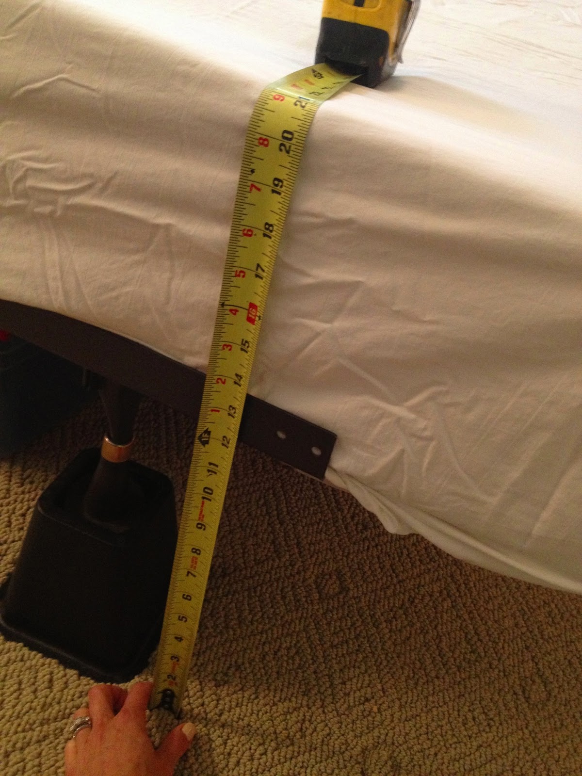 Mel & Liza Sewing a Box Pleated Bedskirt