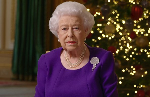 Queen Elizabeth wore an Angela Kelly rich purple dress with a Queen Mother diamond and mother of pearl shell brooch. The Duchess of Cambridge