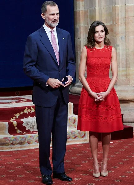 Queen Letizia wore Carolina Herrera Lace Dress from Fall 2016 Collection