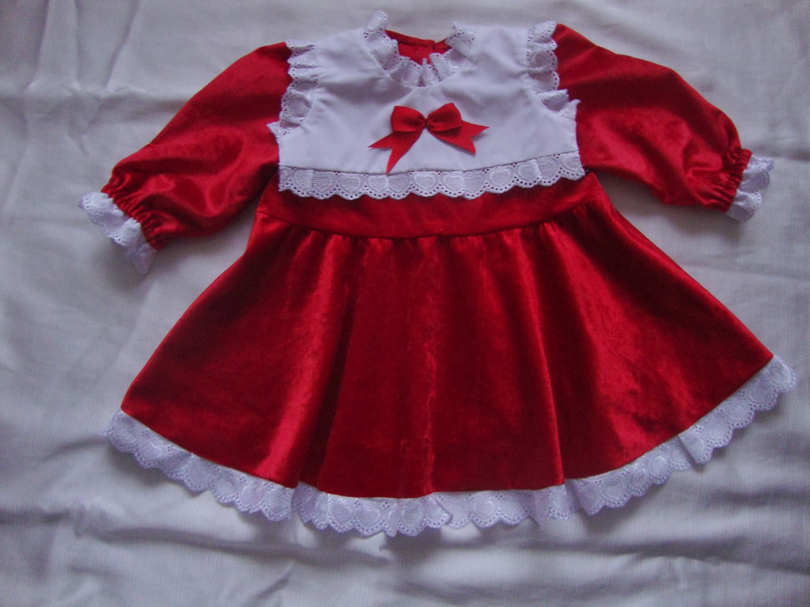 Melike�nin El Sanatları Kırmızı bebek elbisesi