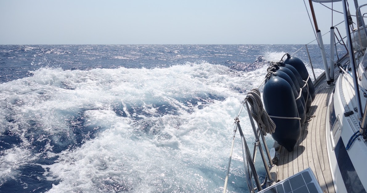Mare Più. Italien Süd Mit dem Nord über den Golf von Tarent. Oder Wie fühlen sich 30 Knoten an?