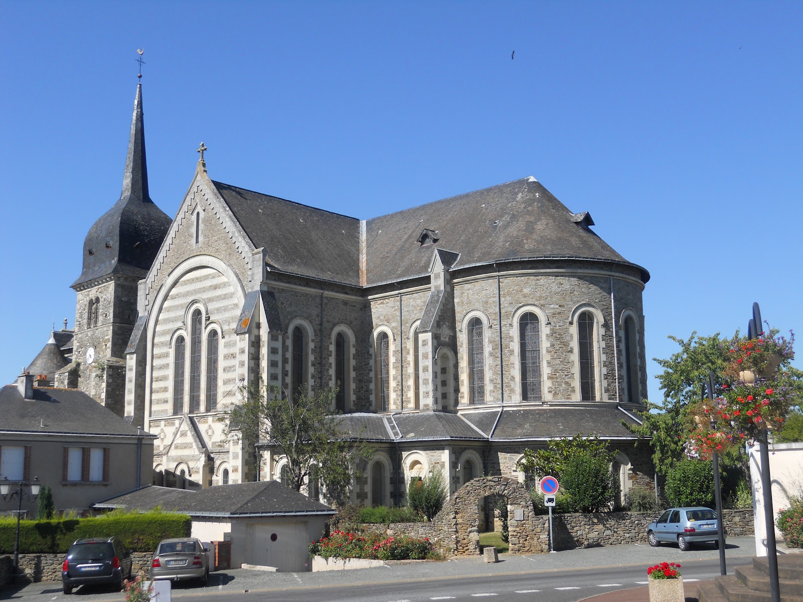 ChanzeauxSon Château, son Eglise, ses Parcs.