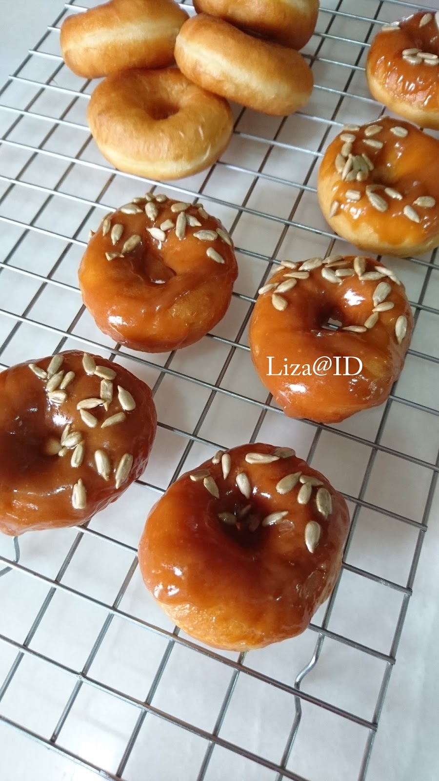 INTAI DAPUR Donut with Salted Caramel Sauce..