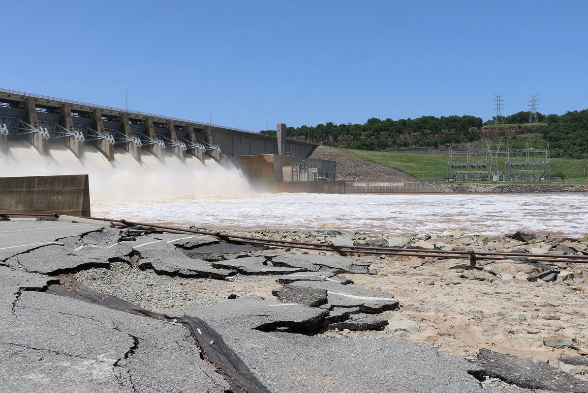 MEC&F Expert Engineers Photos of the damaged parking lot below lake
