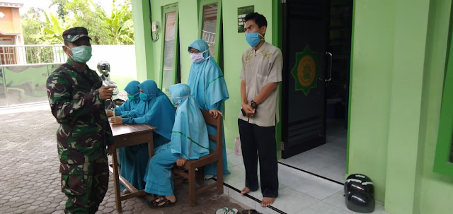 Babinsa Kelurahan Gemolong Sosialisasi Pencegahan Covid-19 Di Ponpes Mahad Aisyiah