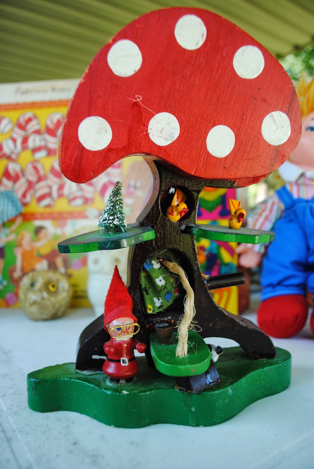 Boo Bobby Kitschy, kitschy koo