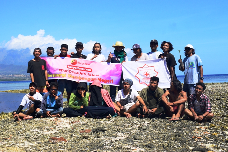 Setelah sekian purnama, akhirnya bisa ikut menanam mangrove